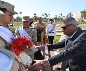 محافظ جنوب سيناء يضع إكليل من الزهور على النصب التذكاري للجندي المجهول في ذكرى تحرير سيناء (صور)  