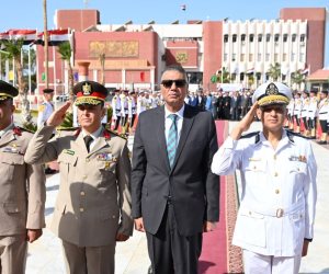 محافظ جنوب سيناء يضع إكليل من الزهور على النصب التذكاري للجندي المجهول في ذكرى التحرير