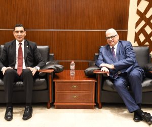 وزير الشباب والرياضة يلتقي رئيس الاتحاد الدولي للمصارعة على هامش افتتاح البطولة الأفريقية بالإسكندرية