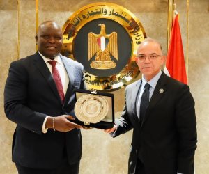 وزير الاستثمار يبحث مع نظيره بجنوب السودان تعزيز التعاون الاستثماري والتجاري