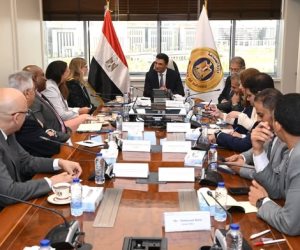 وزير الصناعة يبحث مع وفد شركة فولكس فاجن خطط التوسع في صناعة السيارات في مصر