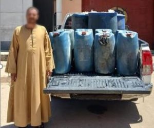 أمن أسوان يضبط سائق بحوزته 900 لتر سولارتمهيداً لبيعها بالسوق السوداء 
