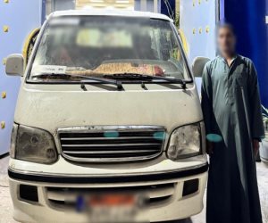 ضبط سائق ميكروباص لتحميل الركاب من خارج المواقف بالجيزة