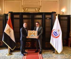 وزير الصحة يستقبل المندوب الدائم لدولة فلسطين لمتابعة تنفيذ قرارات وزراء الصحة العرب