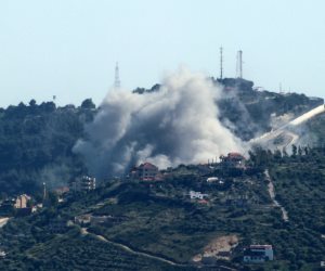 حدث في جنوب لبنان .. غارات إسرائيلية مكثفة تستهدف عشرات البلدات وحزب الله يرد بـ" المحلّقات الانقضاضية "