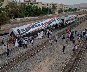  انقلاب عربة قطار روسى بأسوان وإصابة 3 أشخاص.. صور
