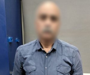 ضبط مهندس لاتهامه بالتعدي على جارته وإتلاف سيارتها بالنزهة