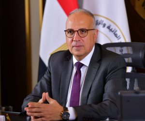 وزير الرى يتابع موقف "المشروع القومي لضبط نهر النيل وفرعيه"