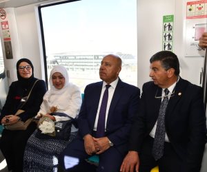 وزير النقل يستقل قطار المونوريل من محطة المستثمرين بالقاهرة الجديدة حتى  الحي الحكومي بالعاصمة الجديدة 