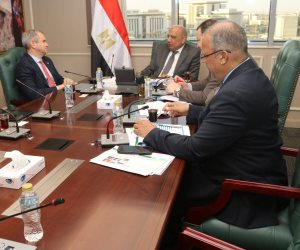 وزير الكهرباء والطاقة المتجددة يبحث مع مسئولي شركة الكازار الإماراتية مستجدات التنفيذ وتطور الأعمال في مشروعات طاقة الرياح قدرة 1500 ميجاوات في مناطق الزعفرانة وجنوب الغردقة