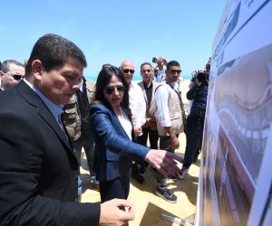  وزيرة الإسكان تتفقد بوغاز منطقة 24 والممشى السياحي الرابط من مارينا (5) إلى مارينا (7)