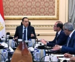 رئيس الوزراء يتابع الجهود الحكومية لتوفير المنتجات البترولية وتعزيز المخزون