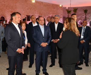 الرئيس السيسي يصطحب ماكرون في جولة بقلعة قايتباي بالإسكندرية (فيديو)