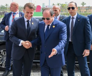 ماكرون في مصر.. زيارات تجمع الدبلوماسية بالتاريخ والتفاعل الشعبي من خان الخليلي إلى الإسكندرية