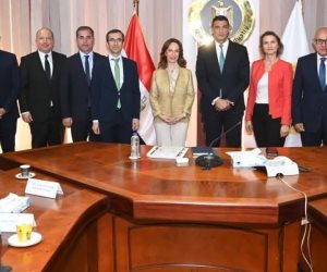وزير الصناعة يبحث مع وفد مجموعة شركات غوروك التركية إقامة مشروع لصناعة المنتجات الزجاجية