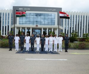 قائد القوات البحرية المصرية يلتقي نظيره الكيني خلال زيارته الإسكندرية