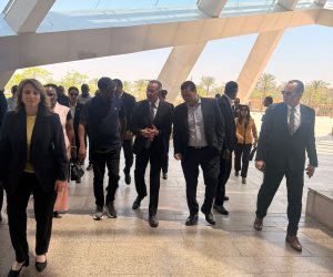 رئيس وزراء جمهورية بوروندي وحرمه يزوران المتحف المصري الكبير