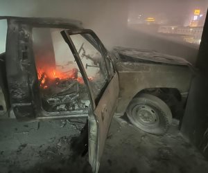السيطرة على حريق سيارة نقل داخل جراج العتبة.. صور