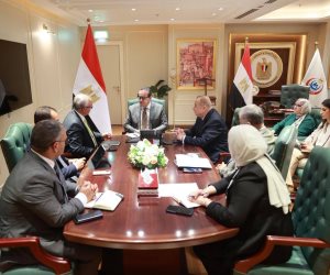 وزير الصحة يبحث مع رئيس غرفة صناعة الدواء تعزيز توطين صناعة الدواء ودعم الاكتفاء الذاتي