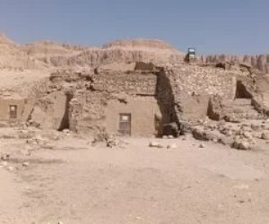 شاهد لحظة فتح مقبرتى أمنحتب وساموت فى جبانة الخوخة بالأقصر.. صور