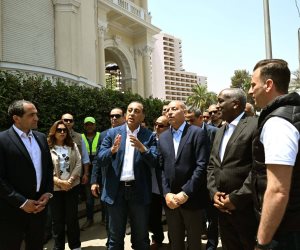رئيس الوزراء يتفقد مشروع رفع كفاءة الواجهات الخارجية والموقع العام لقصر التحرير