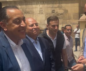 حوار ودي بين رئيس الوزراء وعدد من السائحين بشارع المعز «مرحبا بكم في مصر»