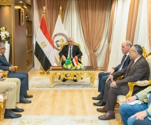 وزير الدولة للإنتاج الحربي يناقش مع السفير الباكستاني سبل تعزيز التعاون المشترك