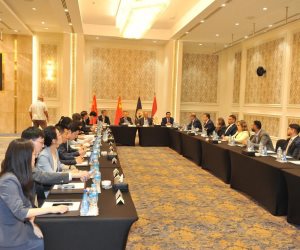 حزب حماة الوطن يستقبل الوفد رفيع المستوى من الحزب الشيوعي الصيني لتعزيز العلاقات الثنائية 