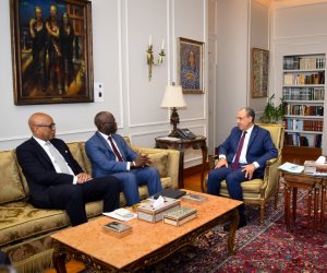 وزير الخارجية يبحث مع نائبي رئيس البنك الدولي ومؤسسة التمويل الدولية سبل تعزيز التعاون ودعم التنمية الاقتصادية