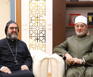 مفتي الجمهورية يستقبل كاهن الكنيسة السريانية في مصر للتهنئة بعيد الأضحى المبارك