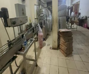 ضبط مصنع غير مرخص لتعبئة زيت الطعام المغشوش بالشرقية