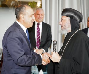 وزير الخارجية يلتقي أسقف الكنيسة القبطية في لندن