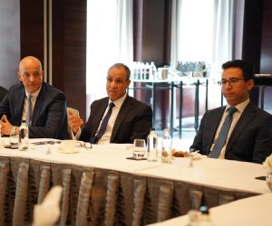 وزير الخارجية يؤكد لممثلي الشركات وصناديق الاستثمار في لندن حرص مصر على جذب الاستثمارات البريطانية 