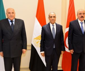  وزراء خارجية مصر وتونس والجزائر يعقدون اجتماعا ثلاثيا بالقاهرة ويصدرون بيانا مشتركا