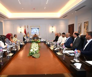 محافظ جنوب سيناء يبحث مع المطورين العقاريين أزمة الإسكان وتوفير سكن  اجتماعي متوسط للمواطنين(صور)