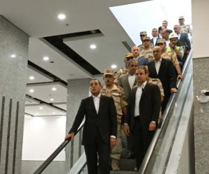 رئيس الوزراء يستقل الأتوبيس الكهربائى المخصص للموظفين بالعاصمة الجديدة