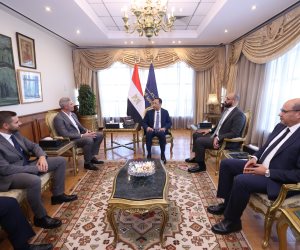 وزير الاتصالات يبحث مع مسؤولي أمازون خطط التوسع في استثماراتها في مصر والتعاون بمجالات الحوسبة السحابية والذكاء الاصطناعي