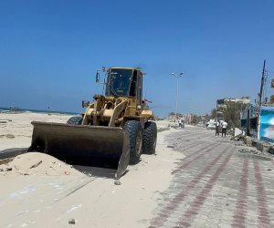 شمال سيناء تتجمل.. أعمال رفع كفاءة وتطوير بكورنيش البحر استعداداً لاستقبال العيد وموسم الصيف (صور)