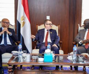 وزير التخطيط يبحث مع نائب رئيس مؤسسة التمويل الدولية (IFC) إجراءات تفعيل آلية ضمان مشروعات البنية التحتية في أفريقيا ومص