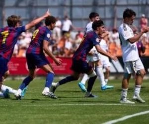 بمشاركة حمزة عبد الكريم .. برشلونة يتفوق على ريال مدريد بهدف في الشوط الأول 