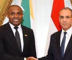 وزير الخارجية يستقبل نظيره القُمري لبحث سبل تعزيز العلاقات الثنائية