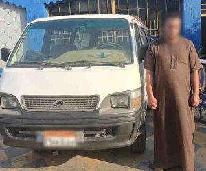 ضبط سائق ميكروباص بالبحيرة بعد تداول فيديو لتحميل ركاب أعلى السيارة