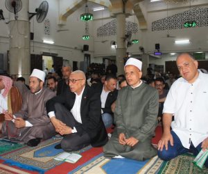محافظ شمال سيناء يؤدي صلاة عيد الأضحى المبارك بمسجد النصر بالعريش 