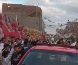 كرمز المحبة والسلام.. شباب دمياط طيروا 500 فرد حمام بعد صلاة العيد ويقدمون رسالة لشهداء الواجب