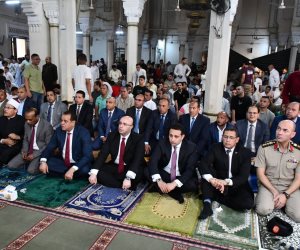  المحافظون ونوابهم يؤدون صلاة العيد بالمحافظات ويثمنون جهود الوزارة في حسن تنظيم الساحات والمساجد