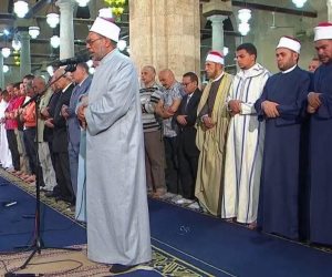 انتهاء المصليين من اداء صلاة عيد الأضحي بالجامع الأزهر