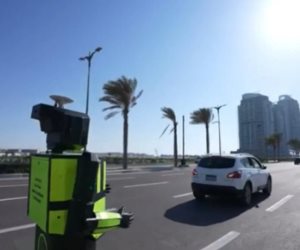 "روبوت المرور" بالعلمين الجديدة.. الذكاء الاصطناعي يرشد المواطنين ويعزز الانضباط المروري