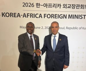 وزير الخارجية يلتقي نظيره الجنوب سوداني على هامش الاجتماع الوزاري الكوري–الأفريقي
