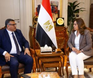 وزيرة التنمية المحلية والبيئة تتابع مع محافظ قنا موقف تنفيذ المشروعات التنموية والخدمية بالمحافظة