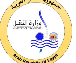 النقل تشجب اقتحام عربة ربع نقل مزلقان ميت حلفا المغلق واصطدامها بقطار عابر